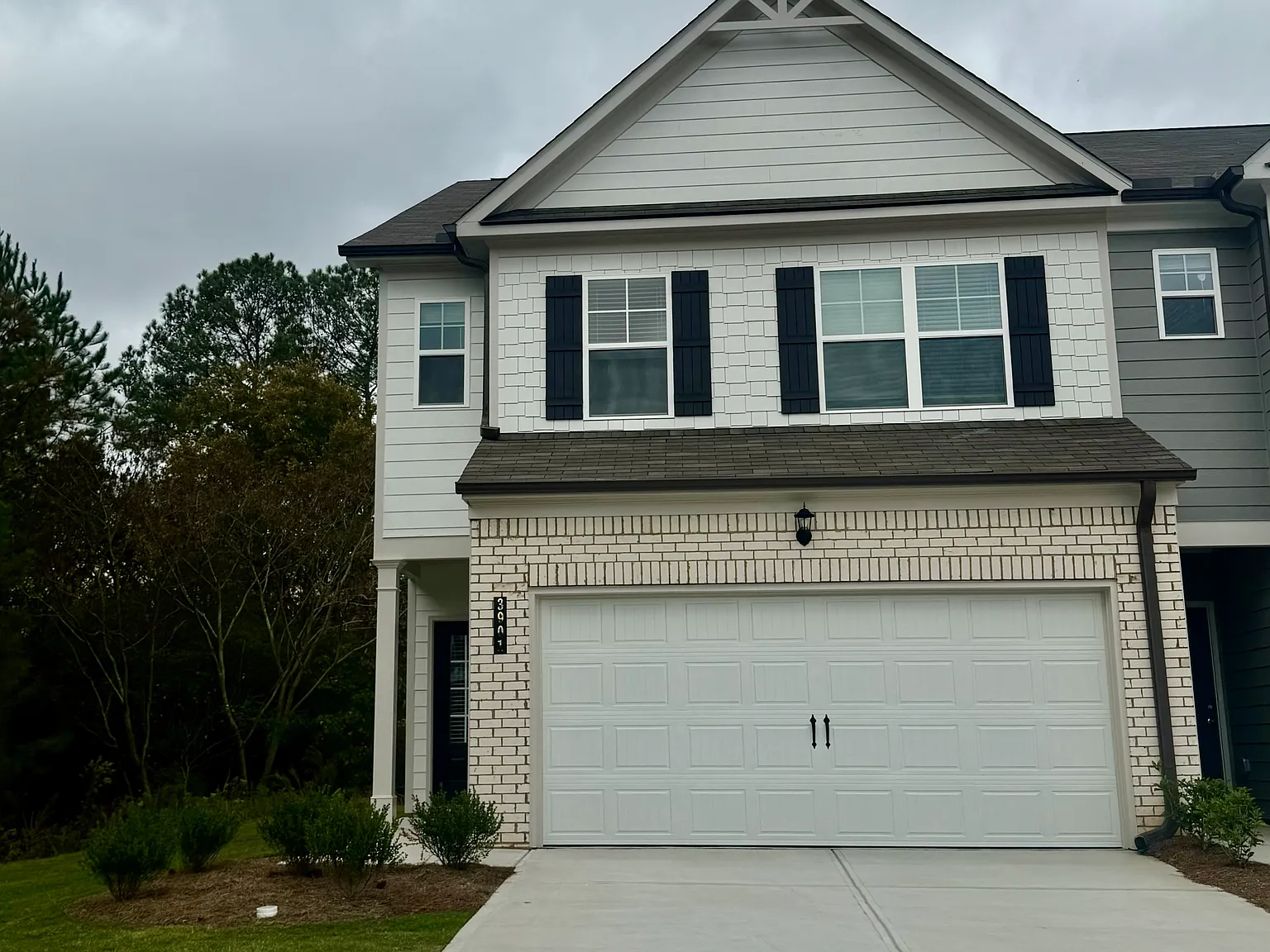 3 bed, 2.5 bath, 1922 sqft, $1,990 — Photo 1