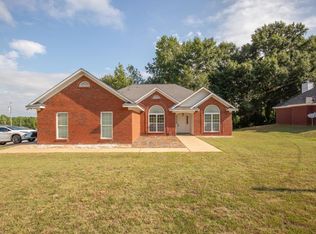 2 Redwood Dr, Phenix City, AL 36869
