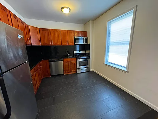 Rented by Sterea Realty Group LLC | media 27