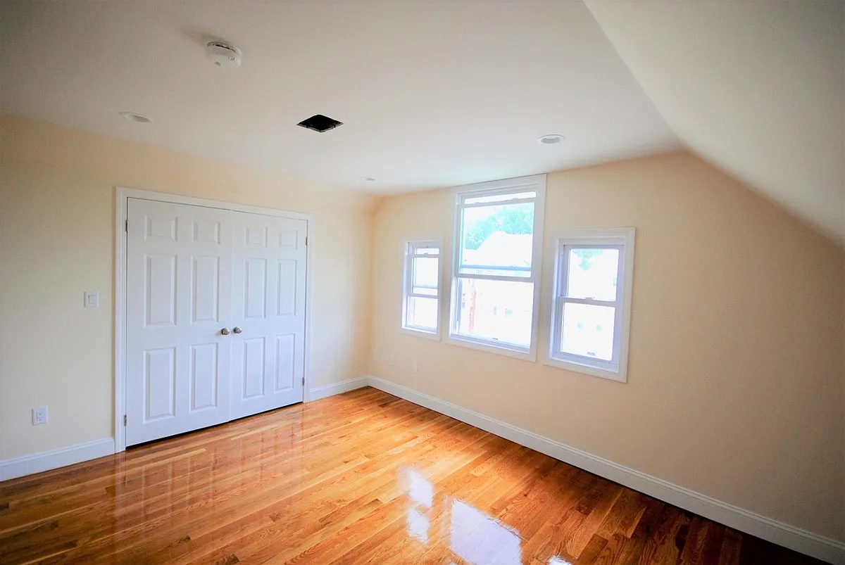 Building Photo - 15 Taylor St #RIGHT