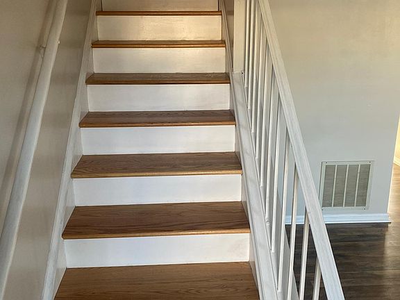 2nd image of 102 Ash Hollow Dr