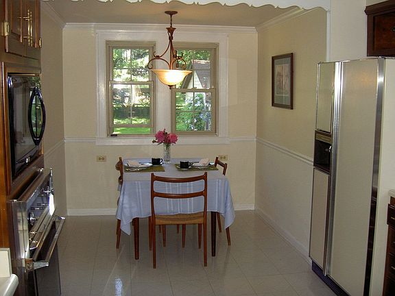 Bright open eat in kitchen