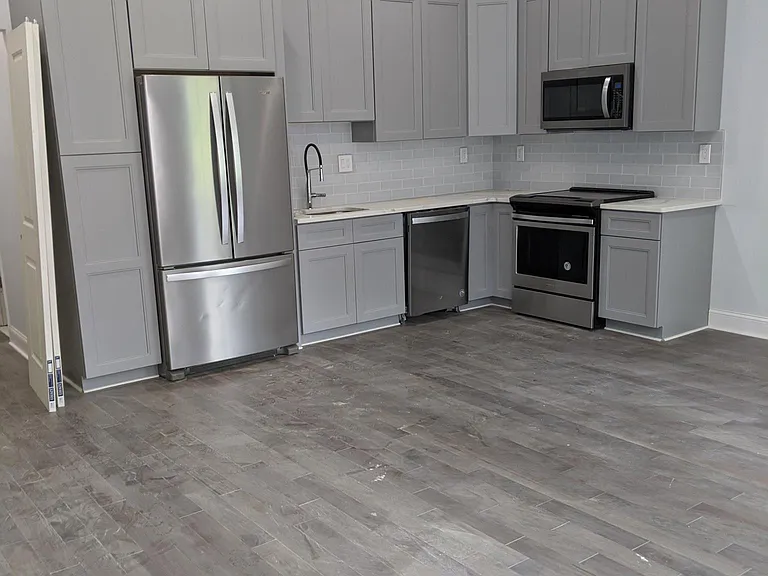 717 Walnut St #2F — Photo 1