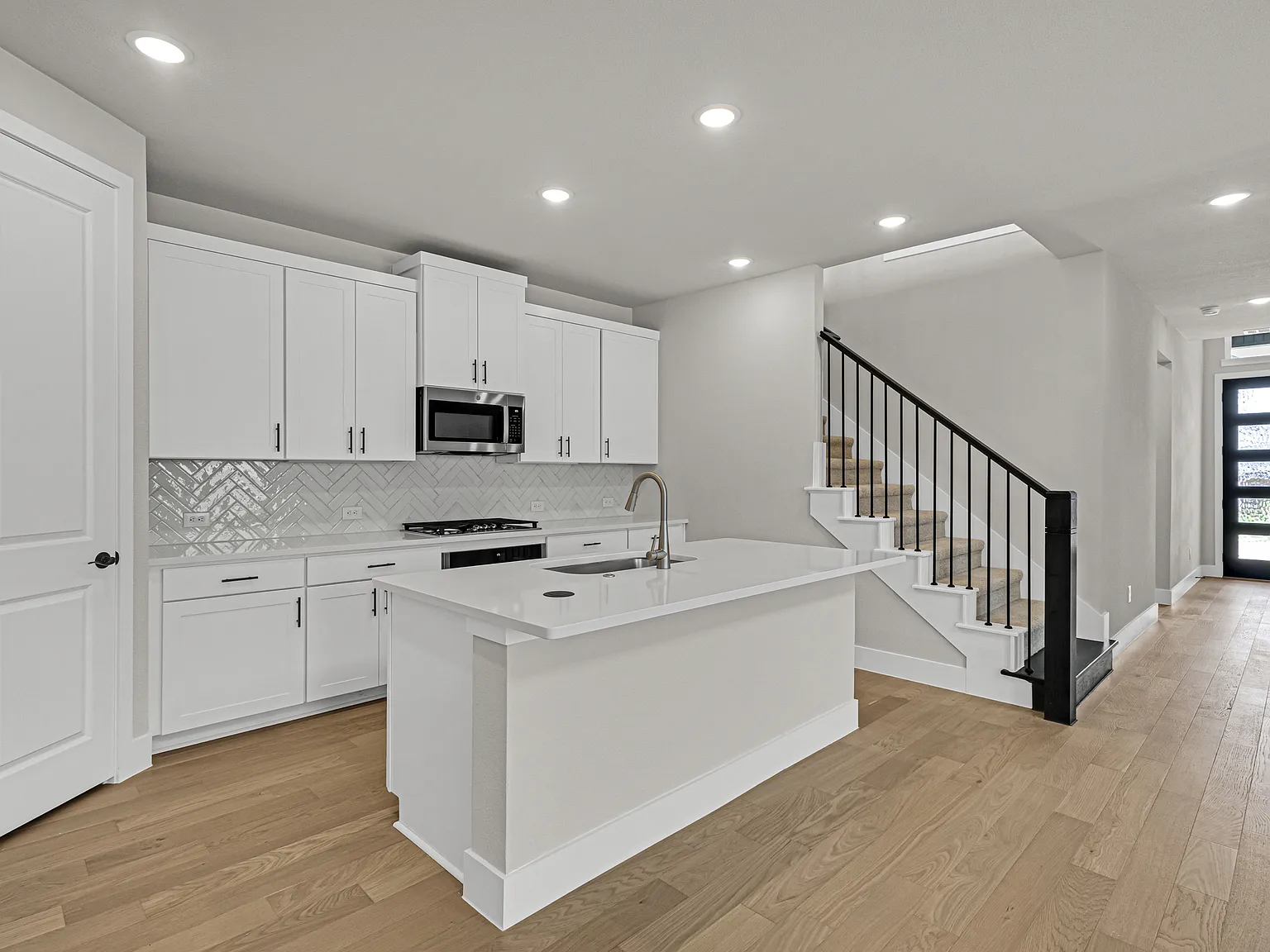 5 bed, 2698 sqft, $3,800 — Photo 3