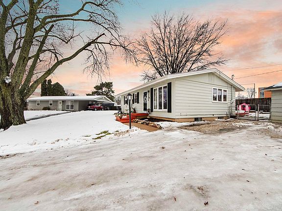 3rd image of 5520 N Longwood Dr