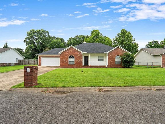 4th image of 15 Red Oak Dr