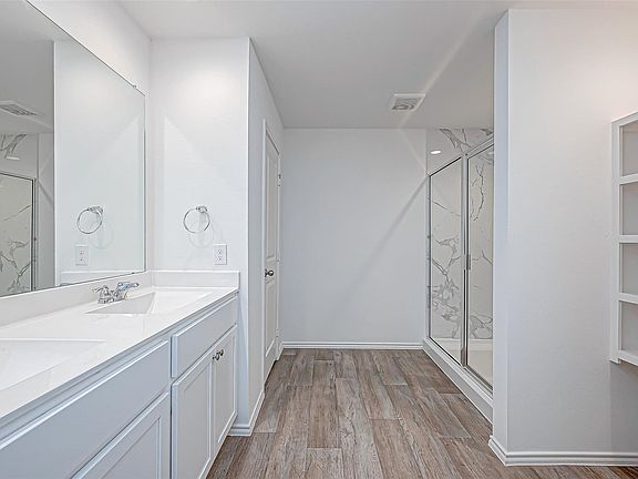 5th image of 2913 Bur Landing Ln