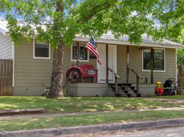 1300 Avenue C, Brownwood, TX 76801