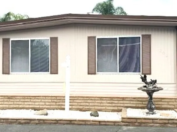 881 N Lake St Spc 202, Hemet, CA 92544