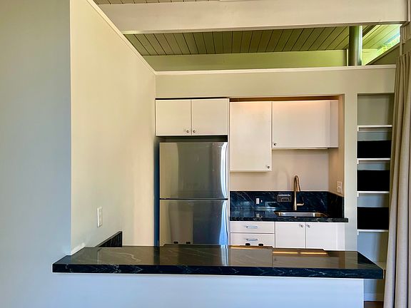 3rd image of 844 Duncardine Way #B