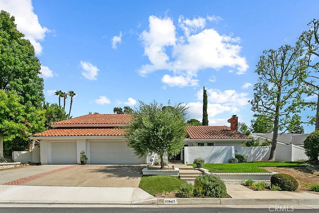 5 bed, 3386 sqft, $6,500 — Photo 2