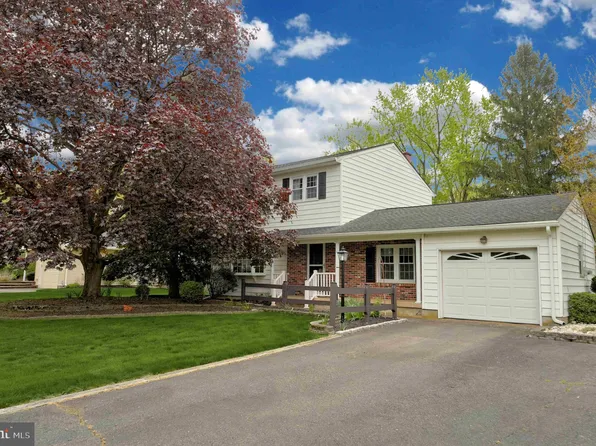 117 Oak Creek Rd, East Windsor, NJ 08520