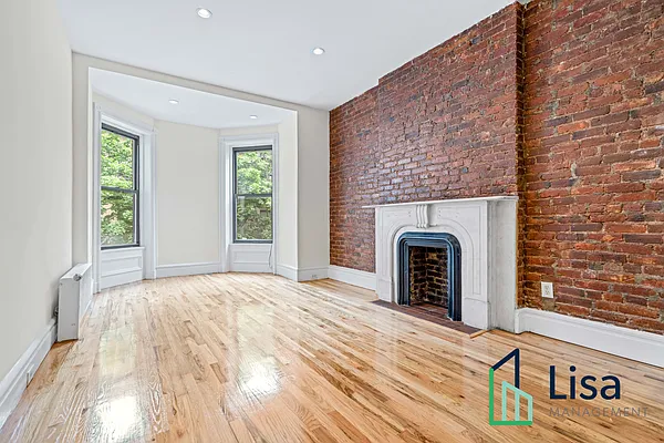 Rented by Lisa Management Inc | media 6