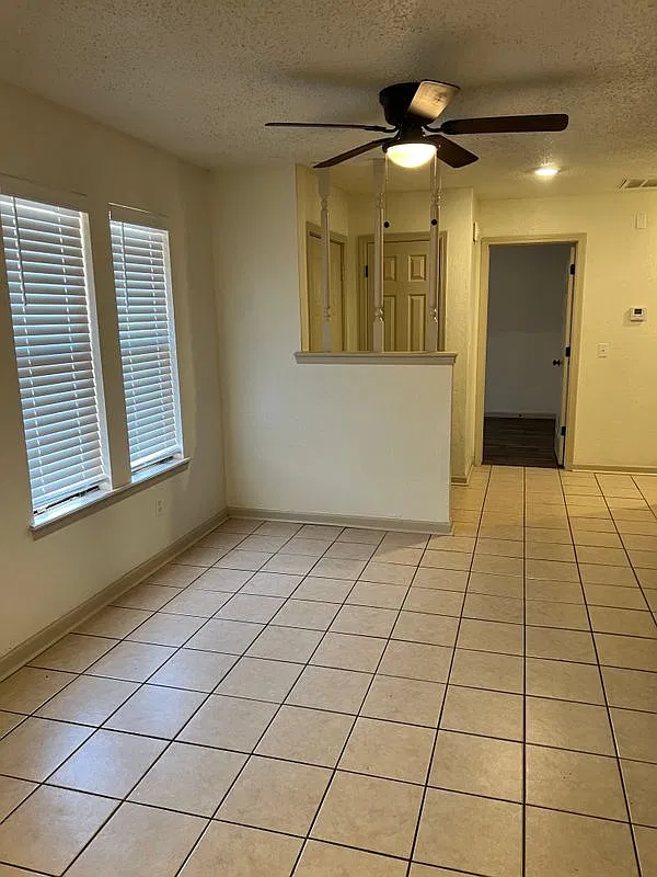 3 bed, 2.0 bath, 1141 sqft, $1,350 — Photo 3