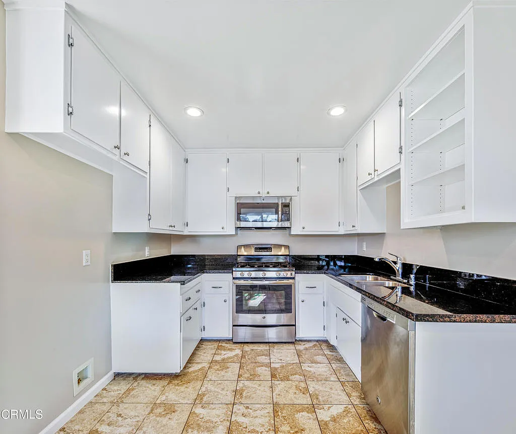 1 bed, 1.0 bath, 850 sqft, $2,495 — Photo 3