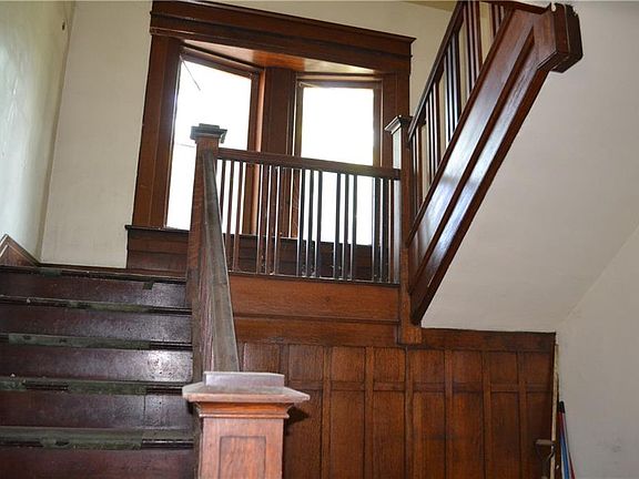 2nd image of 115 E Charlotte Pl