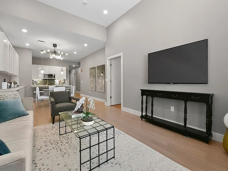 121 Portland St #202 — Photo 6