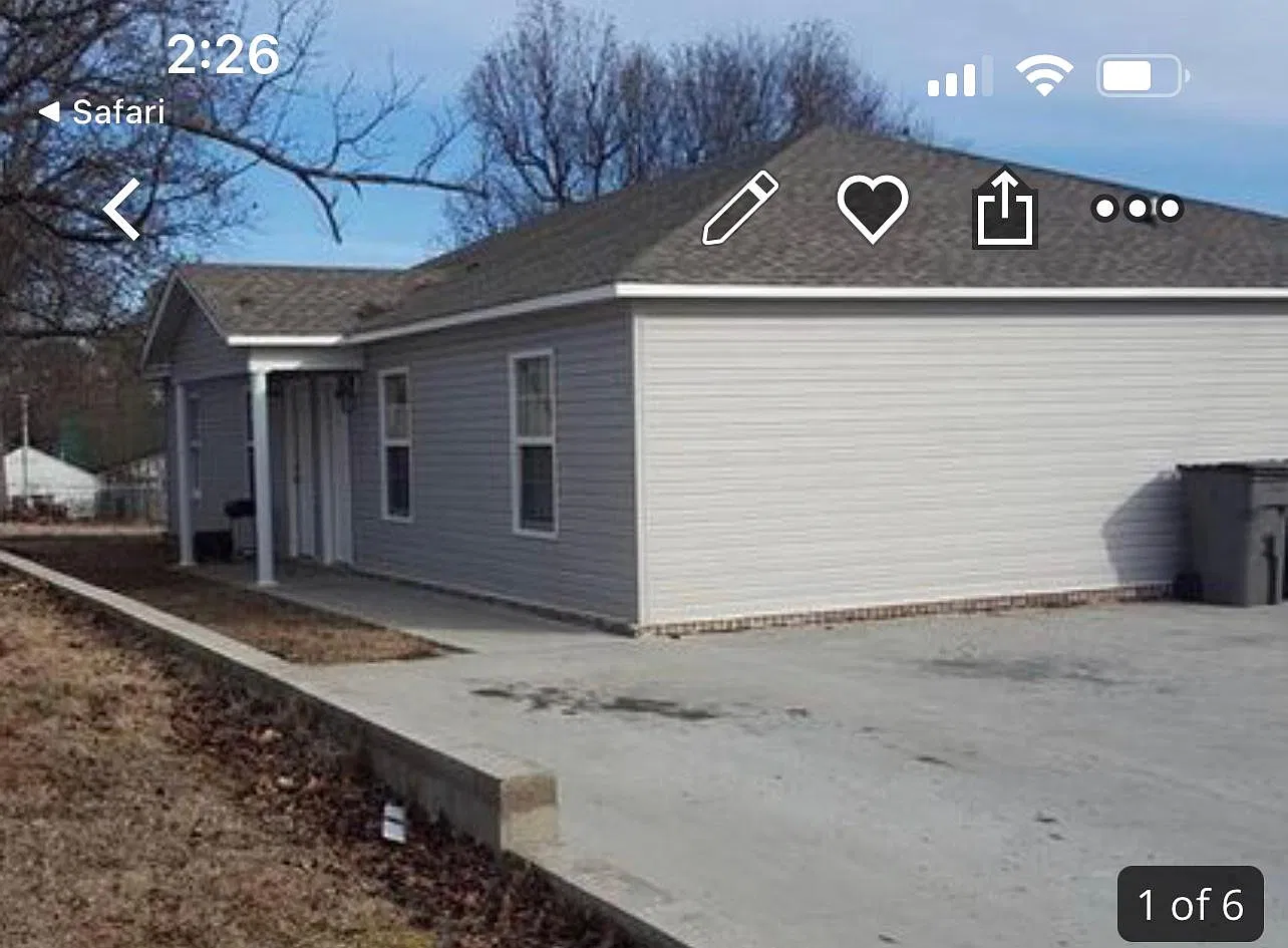 415 W Hunt St — Photo 1