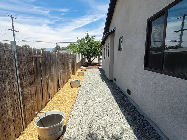 566 W H St — Photo 24
