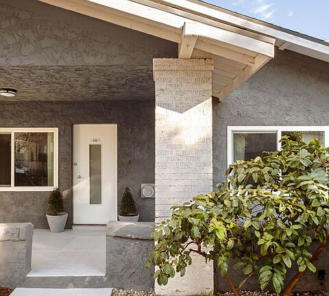 5th image of 838 N Ridgewood Pl