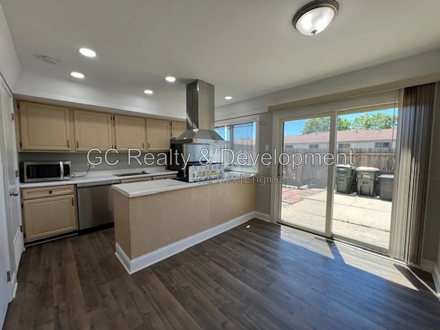 2 bed, 1.5 bath, 1100 sqft, $1,995 — Photo 4
