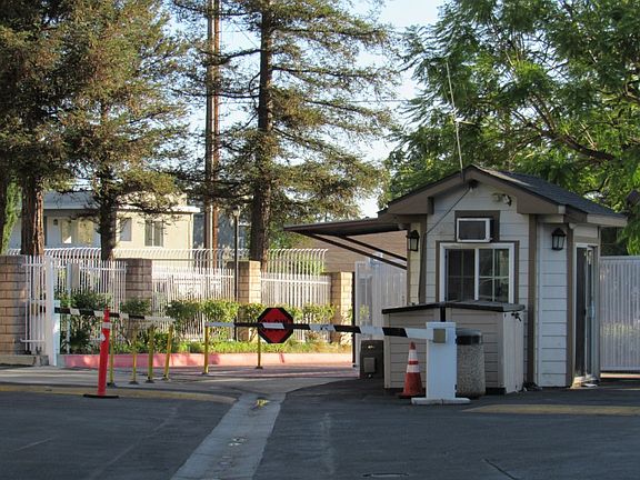 5th image of 11150 Glenoaks Blvd Unit 122