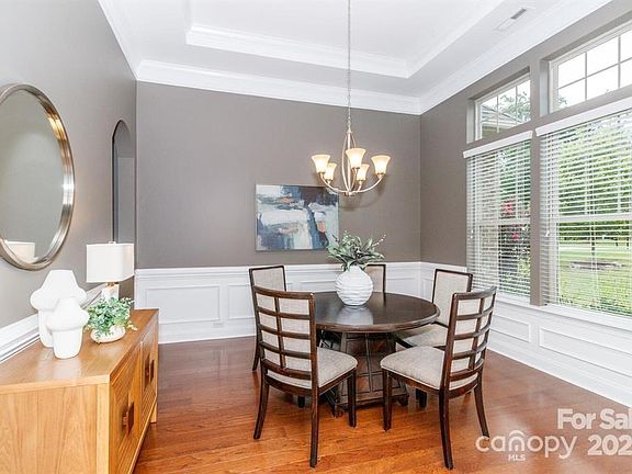 5th image of 4012 Crismark Dr