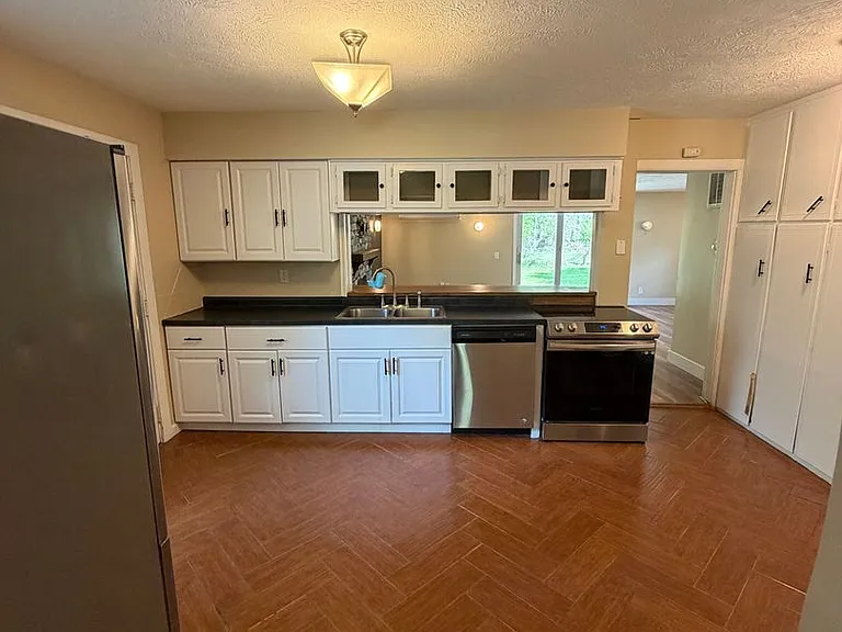 600 Dadson Dr — Photo 6