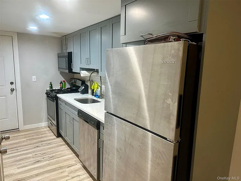 372 Verplanck Ave #1 — Photo 4