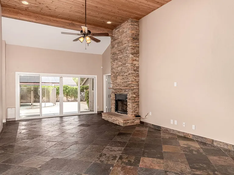 11115 E Mercer Ln — Photo 8