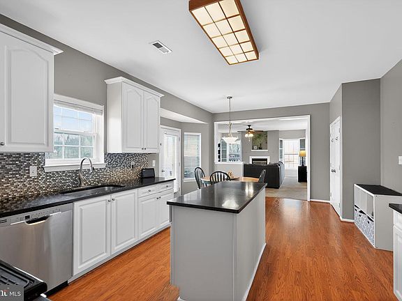 3rd image of 55 Jamie Cir