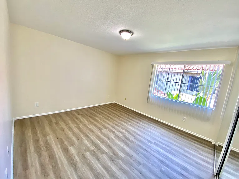 553 W 22nd St #2 — Photo 21