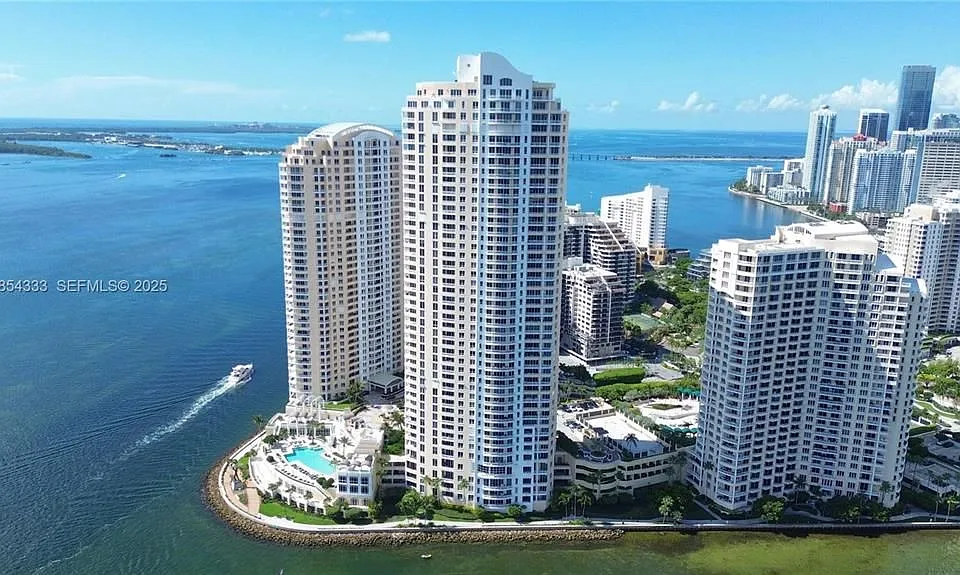 848 Brickell Key Dr #306