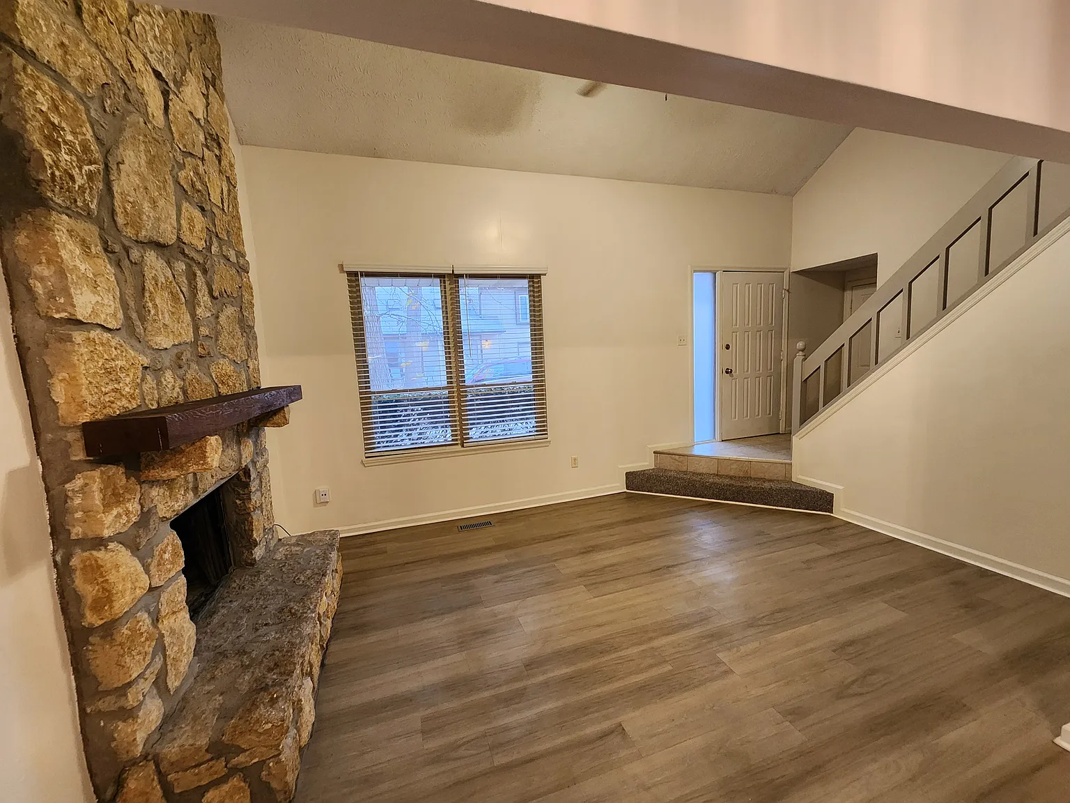 2 bed, 1.5 bath, 1150 sqft, $1,550 — Photo 1