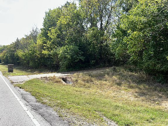 3rd image of 171 Hillhaven Ln