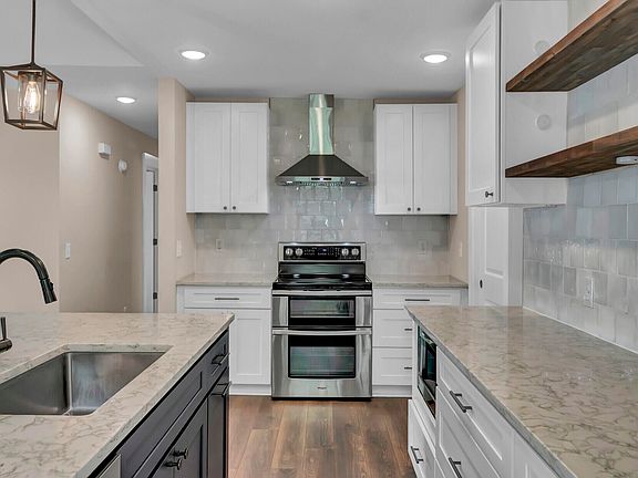 3rd image of 221 Alston Cir