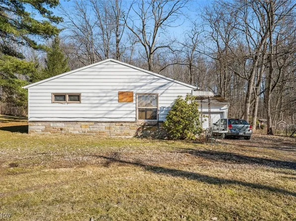 9704 Cleveland Dr, Chagrin Falls, OH 44023