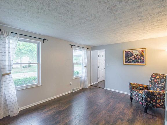 5th image of 330 Highbury Cres