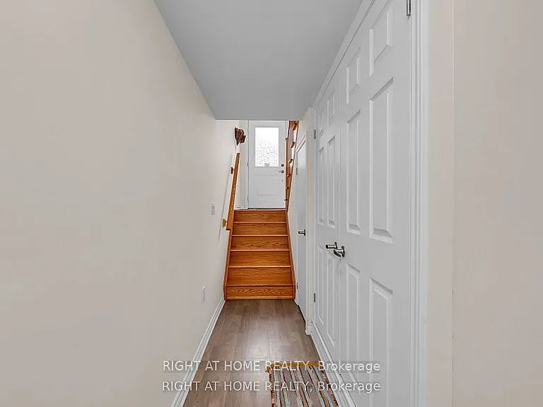 22 Coneflower Cres — Photo 17