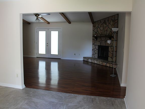 3rd image of 306 N Elton Cir