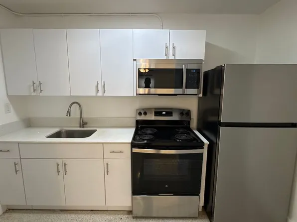 2-bedroom, 1-bath apartment, 649 SW 7th St APT 10, Miami, FL 33130