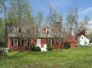 161 Lawrence Cove Ln, Kilmarnock, VA 22482
