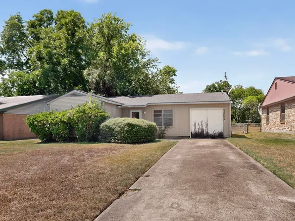 2225 Mayfair St, Ennis, TX 75119