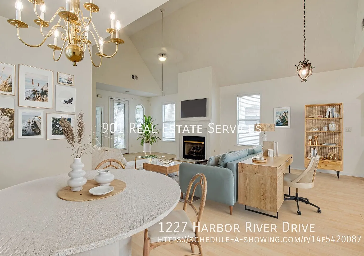 Charming One-Level Home on Mud Island — Photo 3