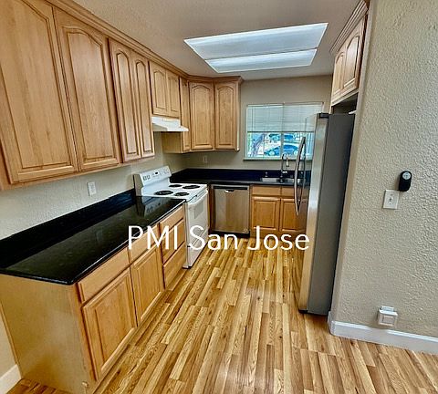 2868 Fairfax Ave - Kitchen_10032025