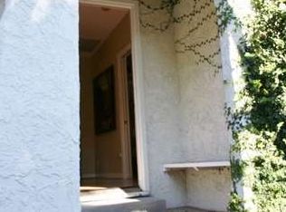 8711 Sherwood Dr, West Hollywood, CA 90069