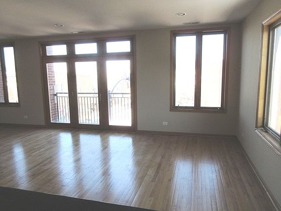 5th image of 953 W 18th St APT C