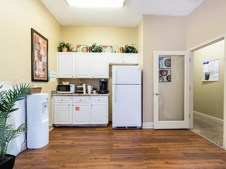 Pemberly Palms Apartment Homes — Photo 23