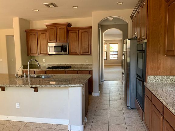 5th image of 2675 E Parkview Dr
