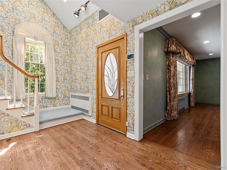 2 Hickory Hill, Roslyn Estates, NY 11576 | Zillow